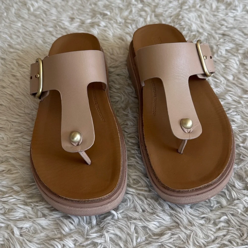 FitFlop GEN-FF Buckle Leather Toe-Post Sandals - Picture 2 of 7